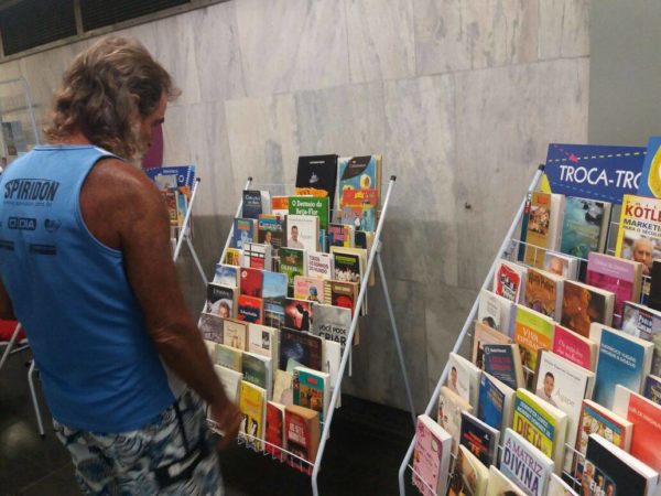 Biblioteca no Metrô da Central oferece empréstimo de livros (Fotos: Divulgação Estação Leitura)