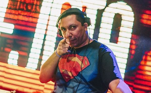 O DJ Michell é residente e produtor do maior Baile Charme do Brasil, o Viaduto de Madureira (Instagram)