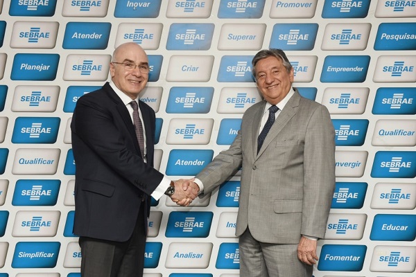 O presidente eleito, Antonio Florêncio de Queiroz, e o atual presidente do CDE do Sebrae Rio, Jésus Mendes Costa