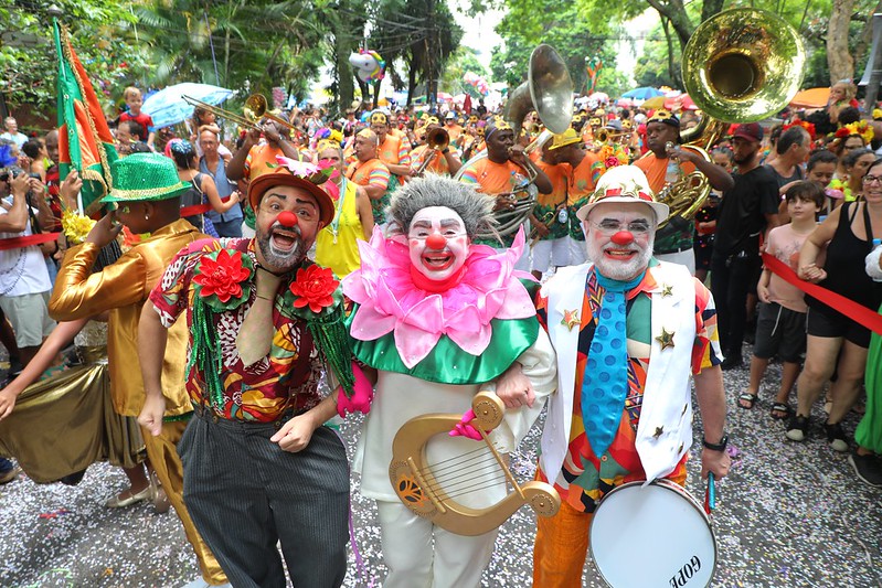 foliões em bloco de rua do Rio