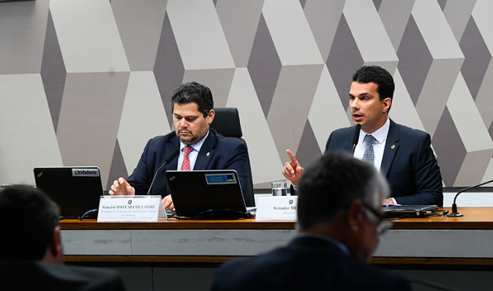 Cassinos Davi Alcolumbre e senador Irajá