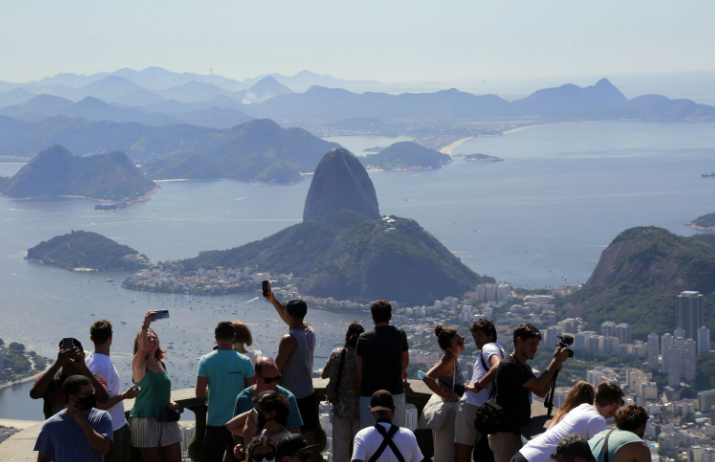 Cristo Redentento turistas usam celulares foto Prefeitura do Rio Marcos de Paula