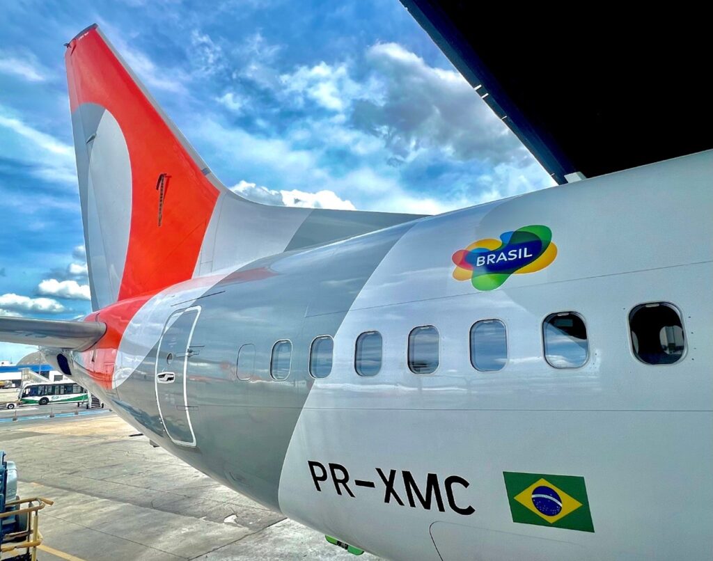 Avião da Gol com a marca Brasil com S