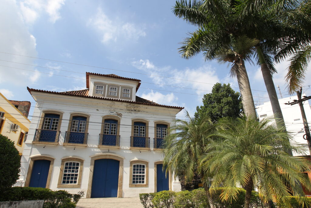 Palacete no centro de Itaboraí abriga a Prefeitura