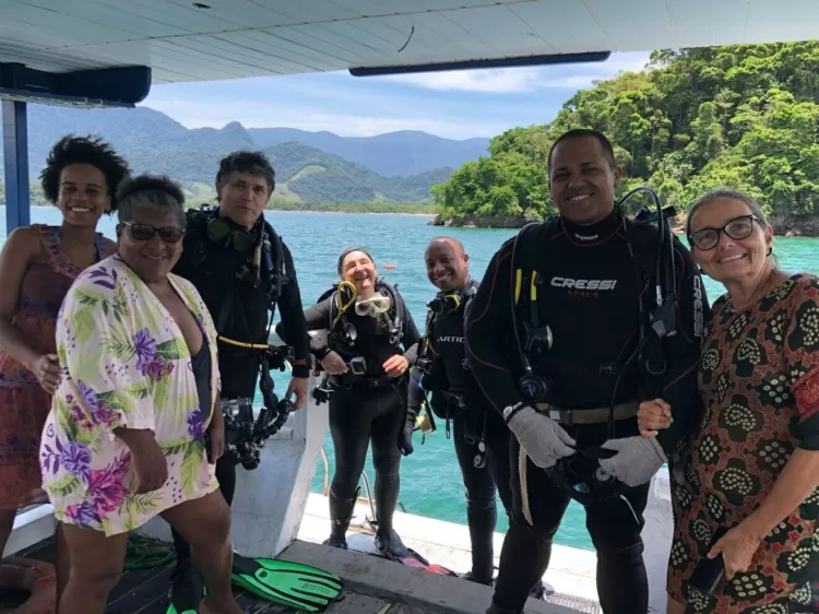 Pesquisadores em busca do navio negreiro afundado em Angra dos Reis