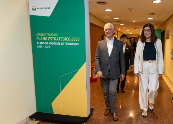Magda Chambriard, presidente da Petrobras, e o presidente da Firjan, Luiz Césio Caetano
