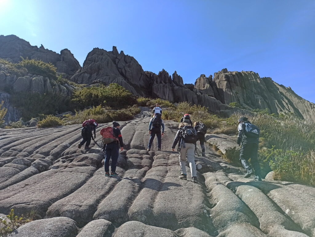 Pico das Agulhas Negras escalaminhada 2 foto reprodução da Internet