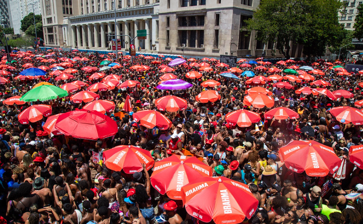 foliões do blcgo da Gold, no Centro do Rio