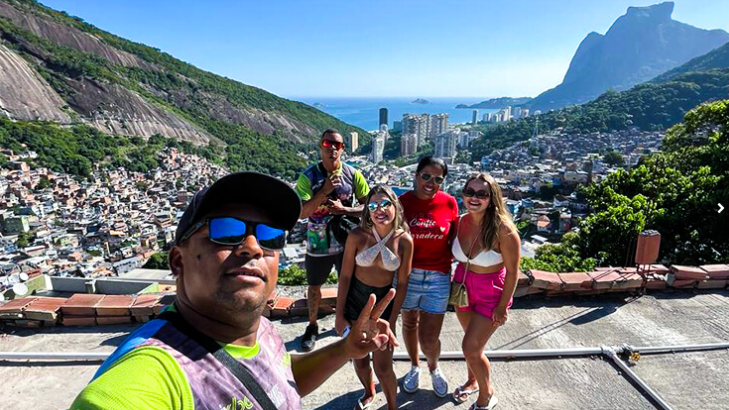 Rocinha turistas no Mirante foto Rocinha Mototour