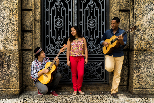 Patrícia Bento, Dudu Valdez (violão e voz) e Allyson Alves (violões, viola caipira e voz) são integrantes da banda (Foto: Divulgação)
