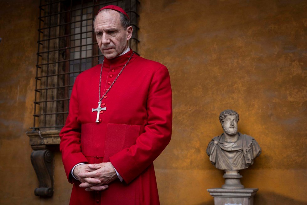 Ralph Fiennes estrela "Conclave".